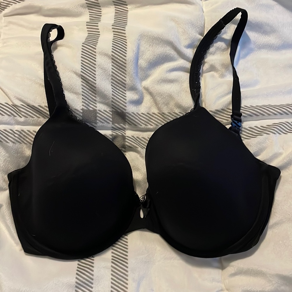 Black Victoria’s Secret bra 32ddd